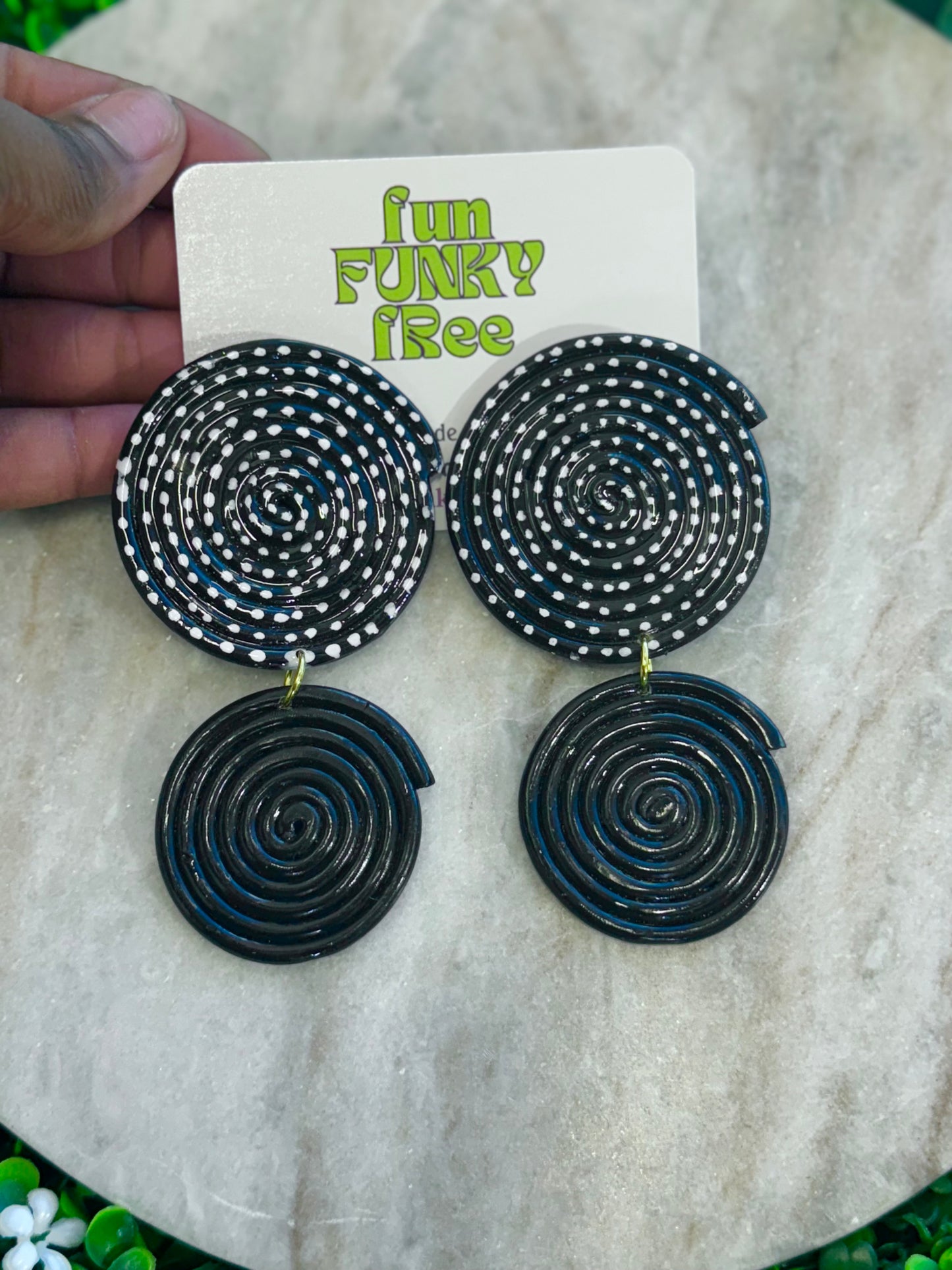 Funky Spirals - Polka Noir