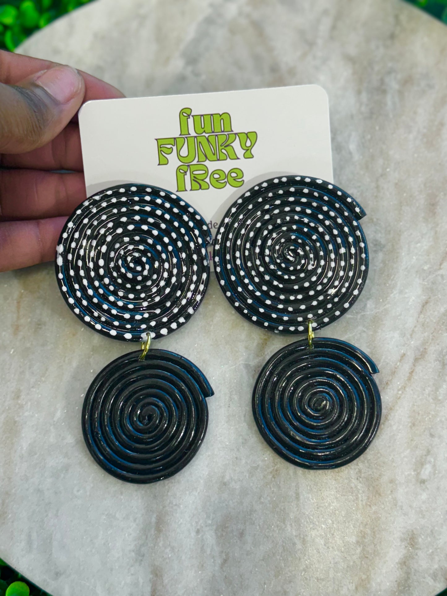 Funky Spirals - Polka Noir